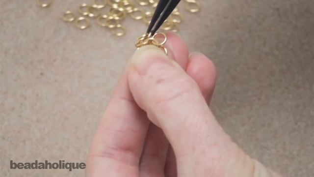 How to Make a European 4-in-1 Chain Maille Bracelet смотреть онлайн