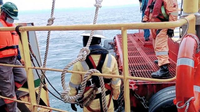 OFFSHORE BOAT TRANSFER смотреть онлайн