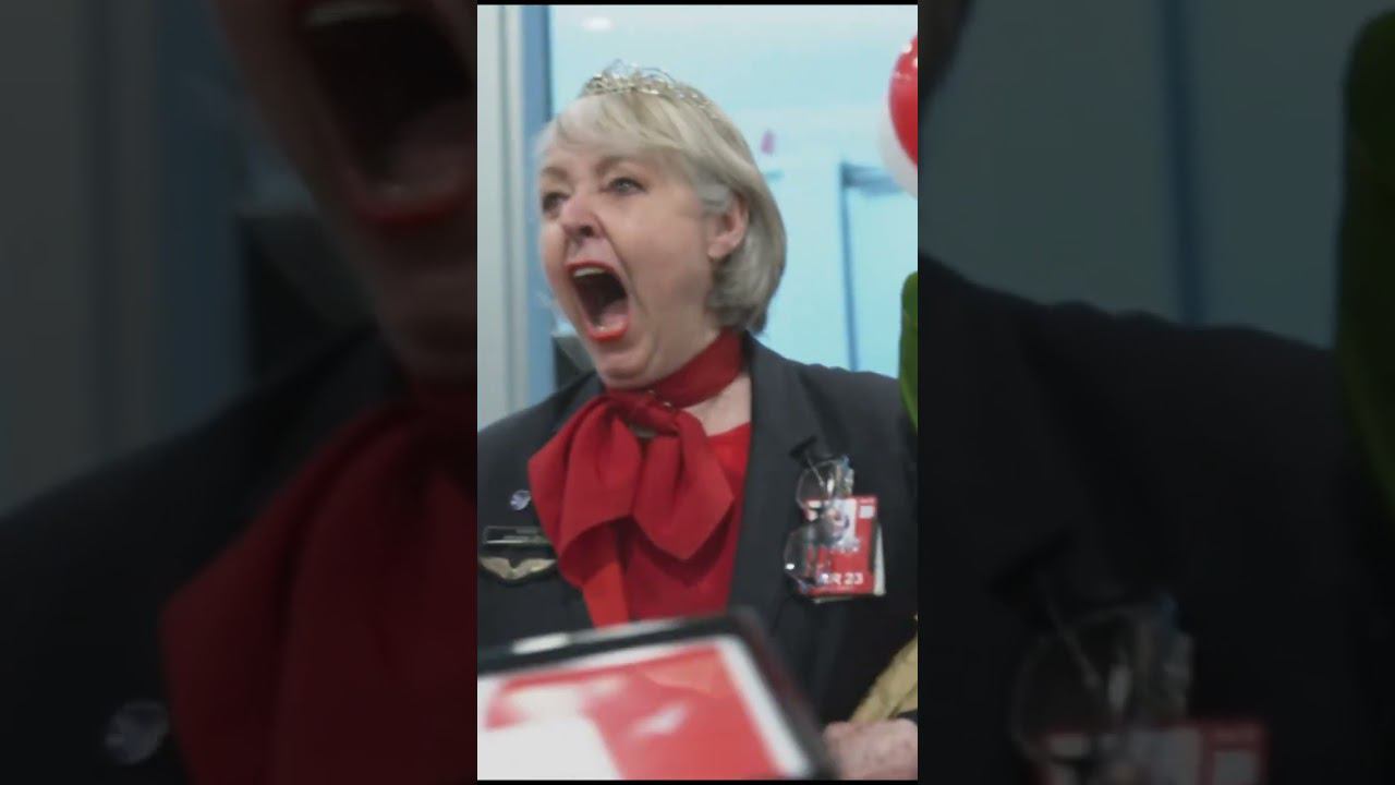 Она проработала стюардессой в одной авиакомпании целых.. #shorts #факты #авиация смотреть онлайн