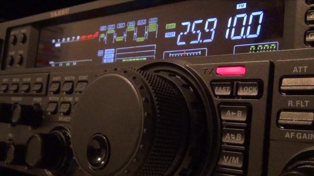 25.910Mhz FM - IFB transmission for 104.9 FM Texas, received on shortwave radio смотреть онлайн