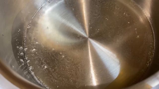 Торт ЧЕРНЫЙ ЛЕС. Шоколадный шифоновый и очень вкусный бисквит, взбитые сливки и вишневая начинка. смотреть онлайн