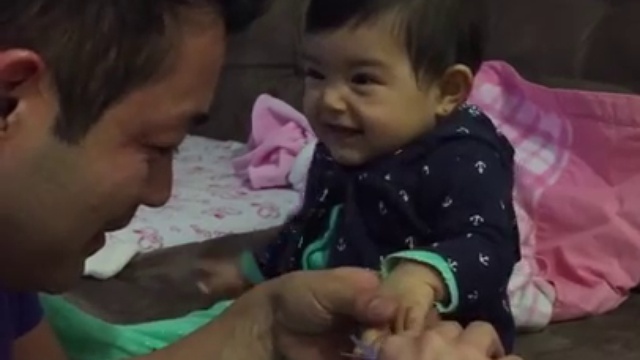 Ребёнок делает вид, что плачет смотреть онлайн