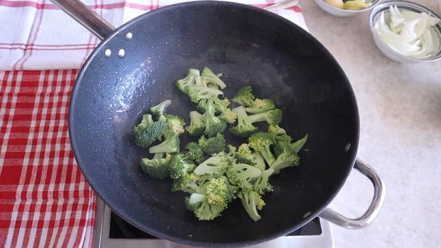 Beef & Broccoli Stir Fry Recipe-وصفة اللحم والبروكلي بالطريقة الآسيوية الأصلية By HappyKittyKitchen