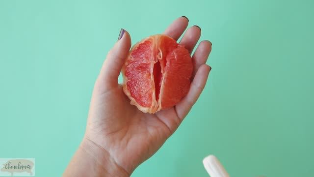 Сиськи, Чемодан, Бейрут (Boobs, Suitcase, Beirut)