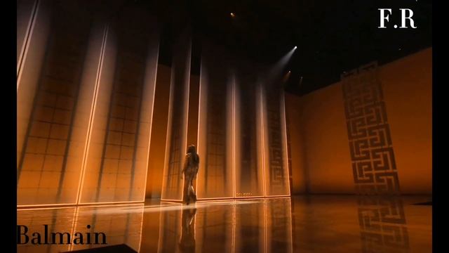 Naomi Campbell | SS2022 | Runway Collection смотреть онлайн