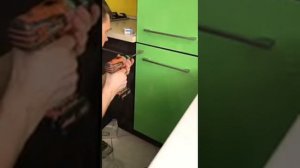 Как врезать мебельный замок