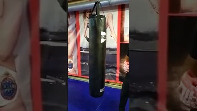 Тест новых боксерских мешков от Green Hill PBV 9140 (кожзам виниловый) на стропах. смотреть онлайн