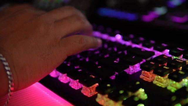 Roccat Vulcan II Max | FIRST LOOK смотреть онлайн