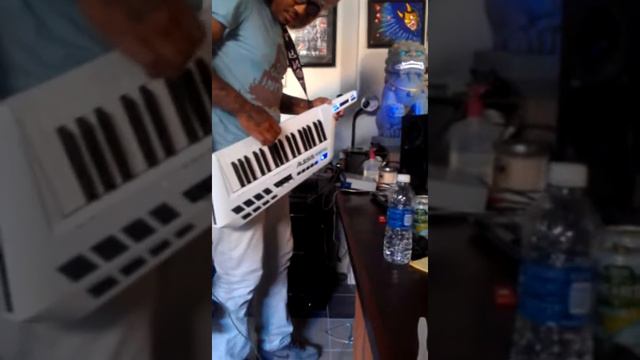 Keytar Schwaggin To "Last Time" by Trey Songz смотреть онлайн