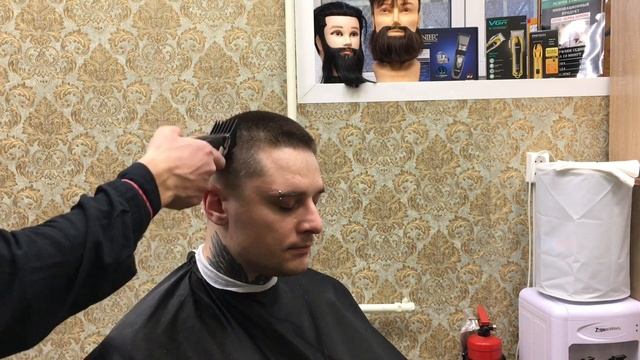 КОРОТКАЯ МУЖСКАЯ СТРИЖКА.КАК ПОДСТРИЧЬ КОРОТКУЮ СТРИЖКУ. смотреть онлайн