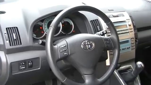 Toyota Corolla VERSO 2-2 D 136 CV 7 POSTI