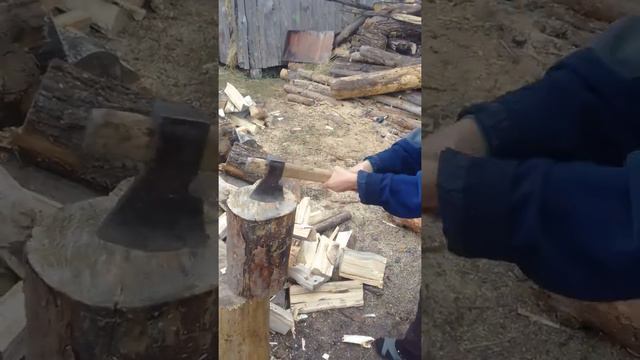 Ребенок которому 4 лет рубаєт дрова смотреть онлайн