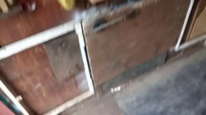 Откидной верстак в гараже