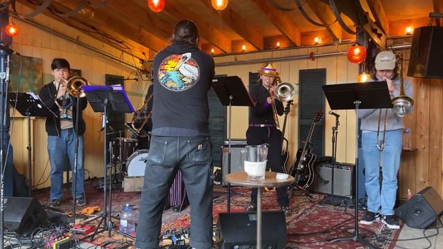 "Feel Like Funkin it Up" - DaBonez Trombone Quartet смотреть онлайн
