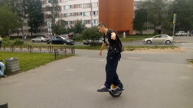Трюки : Кручение на моновиле ( моноколесе ) смотреть онлайн
