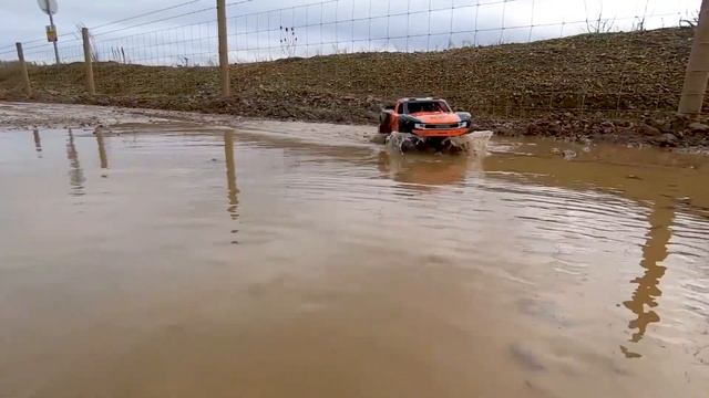 Машина р/у 1:10 Трагги Амфибия MX9265 +акб Код: 242299 смотреть онлайн