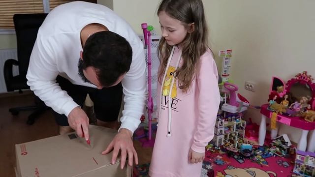 НОВОГОДНИЙ ДОМ ДЛЯ КОТА из картона своими руками | 2 часть смотреть онлайн