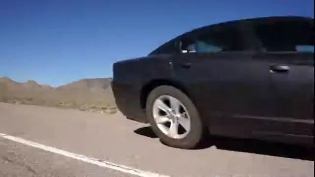 США - Dodge Charger в пустыне под LA смотреть онлайн
