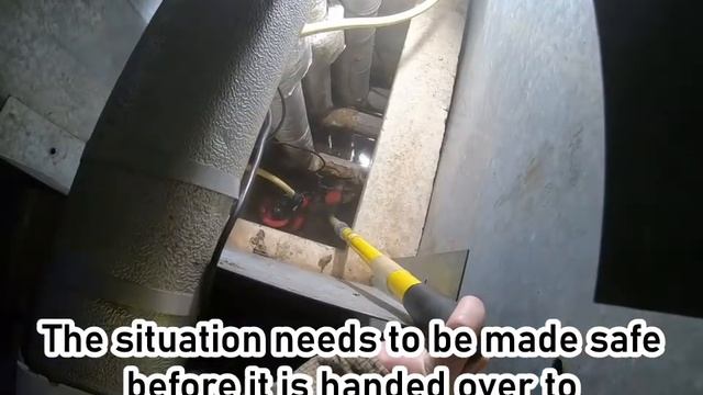 Wellesbourne Fire Station respond to industrial fire alarm (Warwickshire Fire and Rescue Service) смотреть онлайн