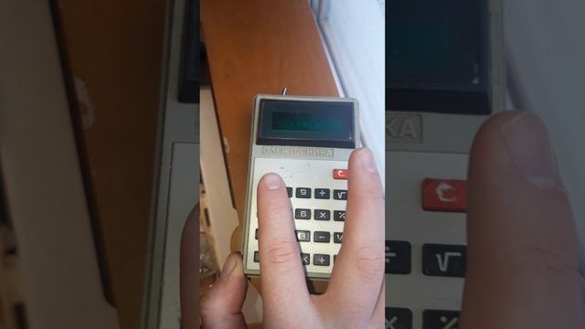 Калькулятор Электроника Б3-14. Видеообзор и демострация работы. смотреть онлайн