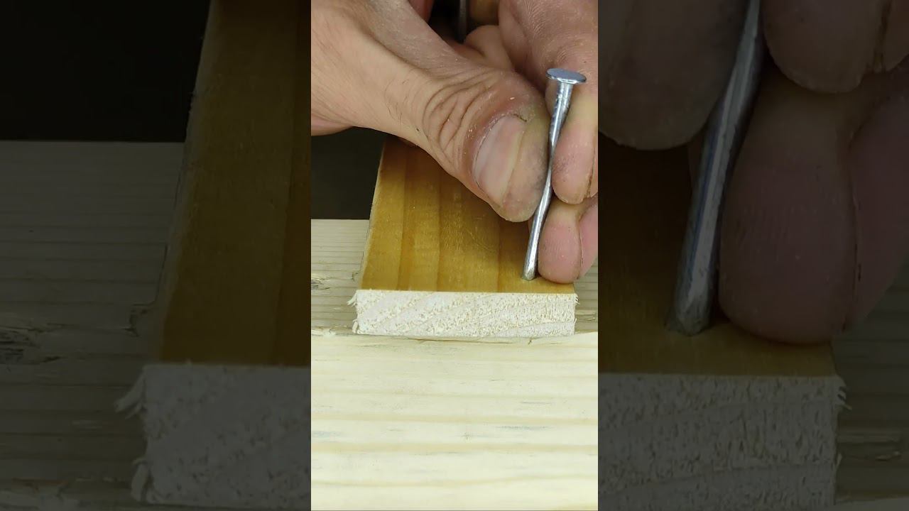 Секрет старых мастеров! Как забить гвоздь, чтобы не треснула доска? #Shorts смотреть онлайн