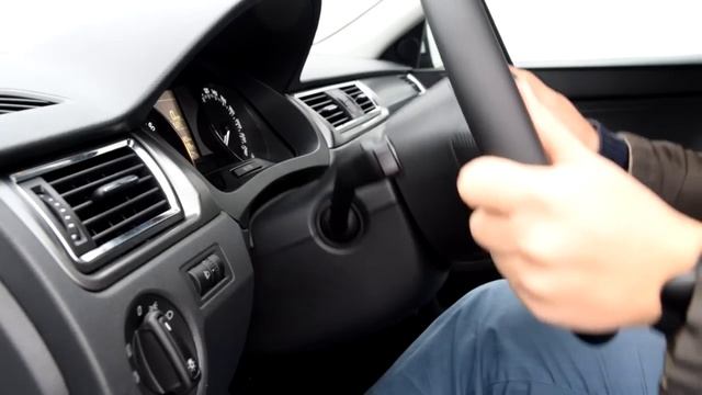 Сравнительный тест: Skoda Rapid против VW Jetta