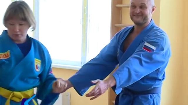 17 10 16 Врачей скорой помощи научили приемам самообороны смотреть онлайн