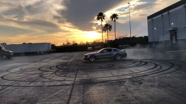 Street Drifting In The Mustang (Cops came...) смотреть онлайн