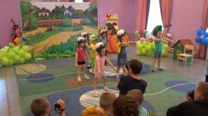 Детcкий танец под Crazy Frog