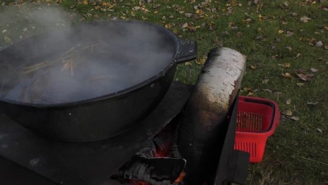 Раки, раки, красные раки..... Варим раков в казане ! #ДеньРыбалкисОлегомБ. смотреть онлайн