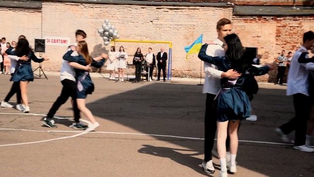 Оригинальный выпускной танец 24 школа 11 А класс смотреть онлайн