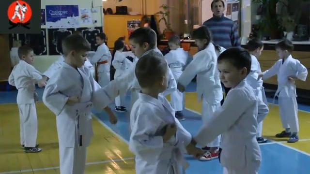 КАРАТЕ ШОТОКАН ПЕРВЫЙ ЭКЗАМЕН НОВИЧКОВ БЕЛЫЙ ПОЯС 10 KYU смотреть онлайн