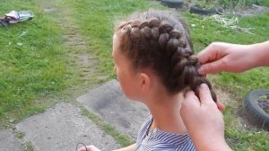 как заплести 2 французских колоска зашнурованных лентой