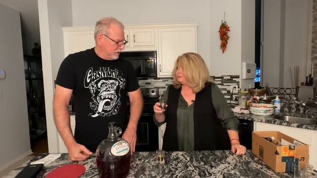 Пробуем клюковку, а кто - то наклюкался… смотреть онлайн