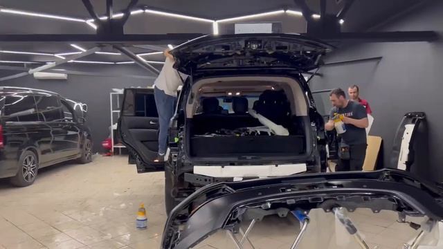 Nissan Patrol - оклейка матовой полиуретановой плёнкой Suntek смотреть онлайн