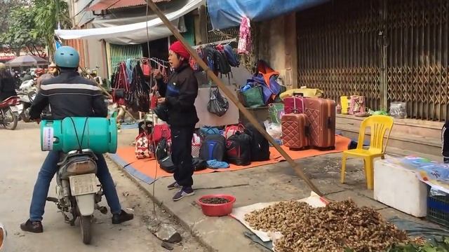Street market in Yen Bai City, Vietnam смотреть онлайн