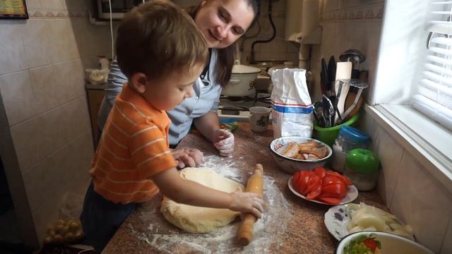 ВЛОГ Делаем с Тимурчиком Пиццу Готовим с ребёнком Как научить ребёнка готовить Видео для Детей смотреть онлайн