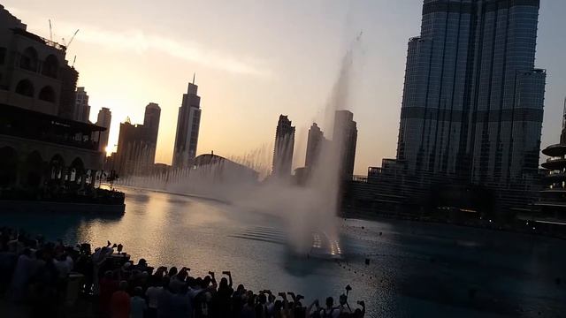 ОАЭ. Дубай.Неповторимые музыкальные фонтаны.Небоскреб Бурдж-Халифа. смотреть онлайн