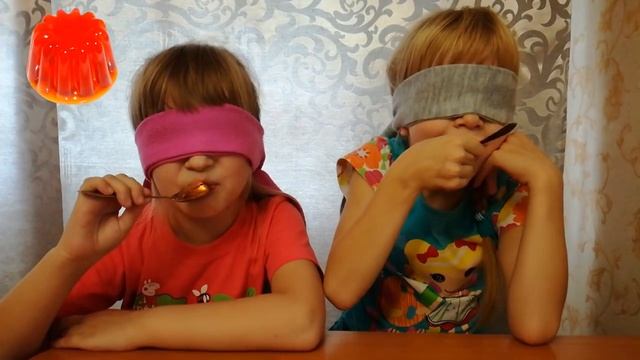 ОТГАДАЙ ЕДУ с ЗАКРЫТЫМИ ГЛАЗАМИ! ВЫЗОВ принят.mp4 смотреть онлайн