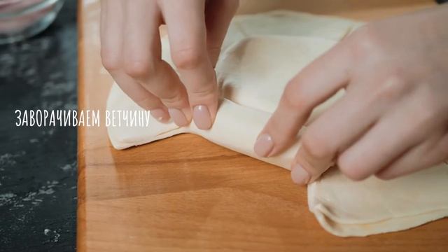 Пироги с брынзой и помидорами