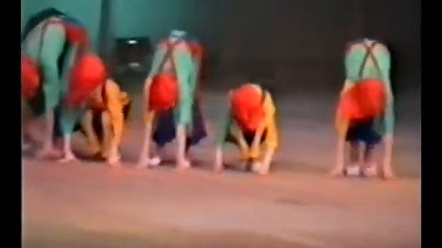 Ансамбль "Буратино". Танец "Клоуны". 12.04.1998г. смотреть онлайн