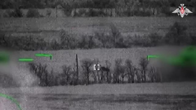 Минобороны показало уничтожение боевой бронированной машины ВСУ на Запорожском направлении. Экипаж смотреть онлайн