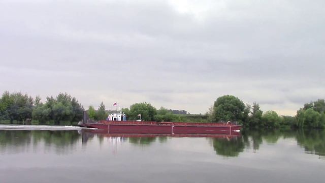 Буксир "Снегирь" с пустой баржей под бортом идёт вверх по Москва-реке! смотреть онлайн