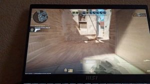 в первые играю в кс2 на ноутбуке