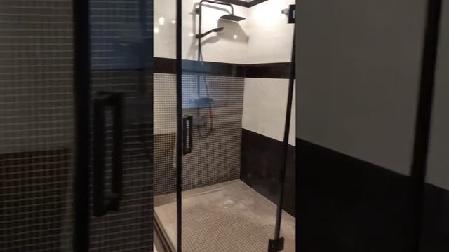 Душевая кабина из стекла 8мм ЧЁРНАЯ фурнитура с распашной дверью 18.06.2022 смотреть онлайн
