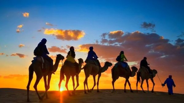 Edgar Hopp. The Pyramide