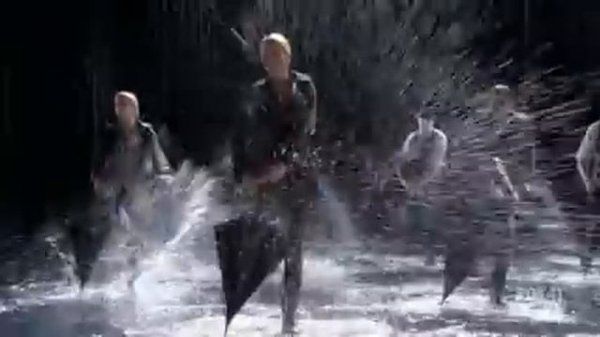 Glee Cast - Singing In The Rain / Umbrella (Feat. Gwyneth Paltrow)