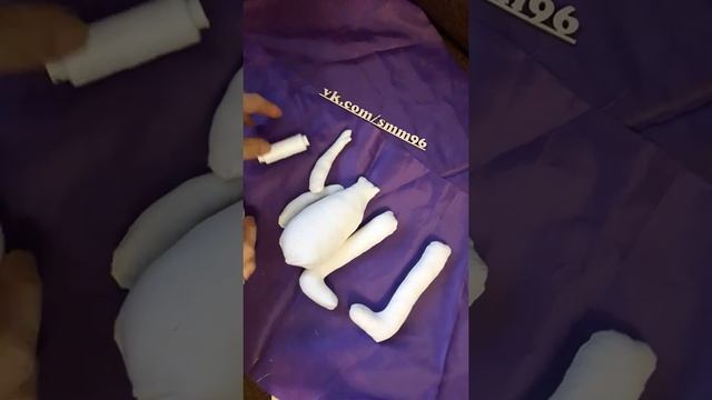 Шьём куклу тыквоголовку 2. Набиваем части тела и сшиваем их. Как пришить ножки. Кукла тыквоголовка. смотреть онлайн