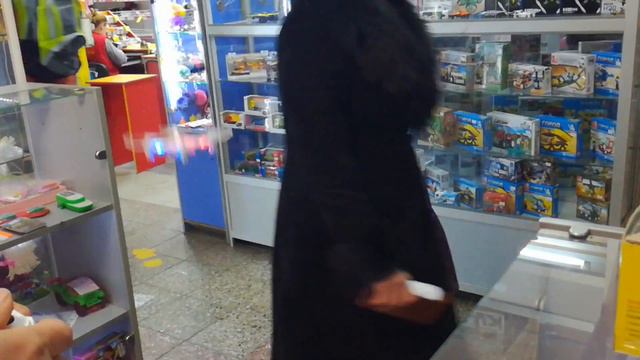 Паркуем квадрокоптер в ветрину смотреть онлайн