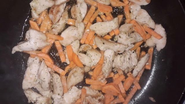 Плов в сковороде. Вкусный рассыпчатый за 25минут. смотреть онлайн